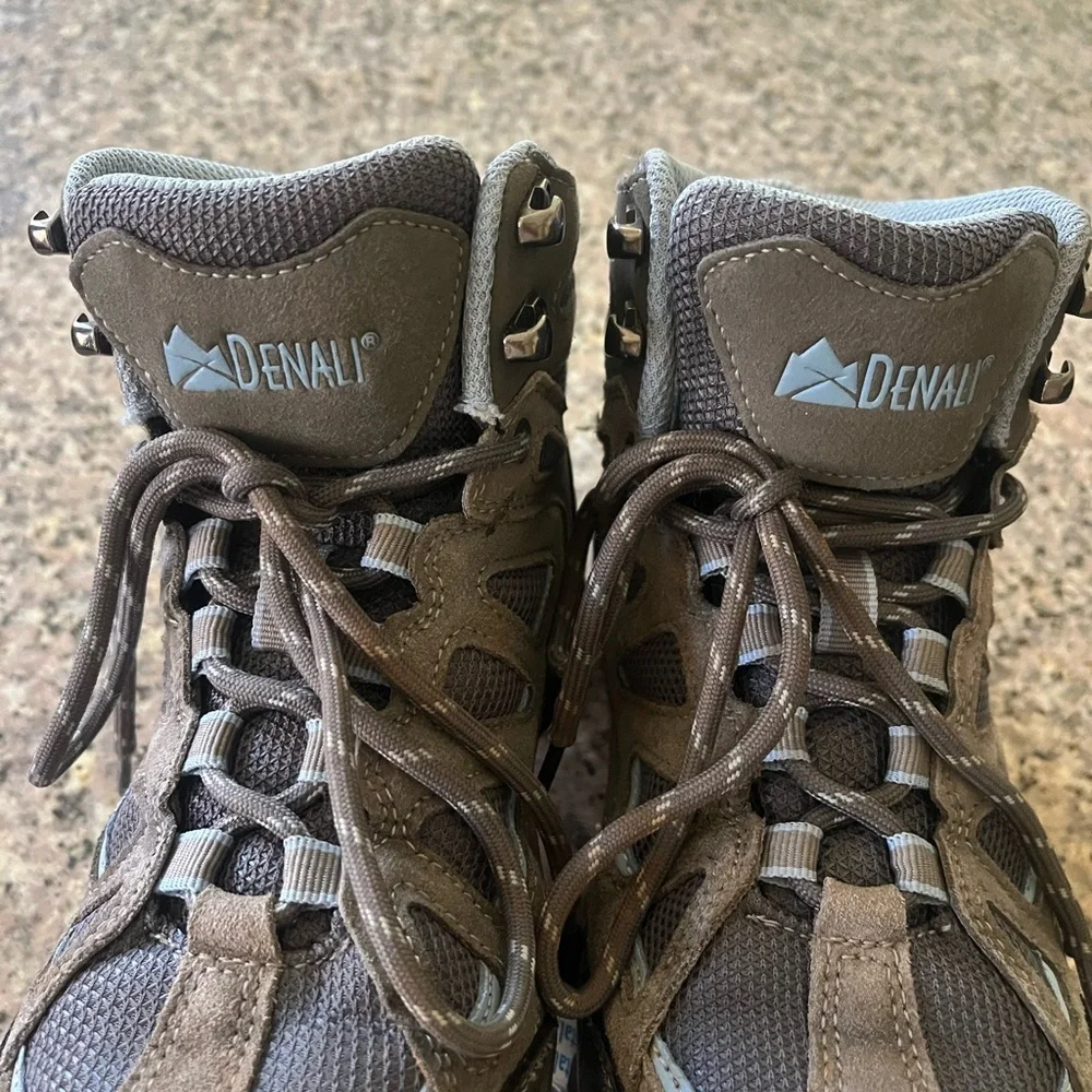 Youth hiking boots